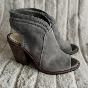 Vince Camuto KO-KOAL Gray Suede Peep Toe Booties Stacked Heel 8.5M